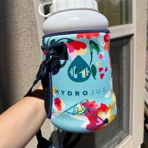 DesB hydrojug sleeve